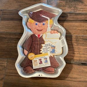 Wilton graduate cake pan